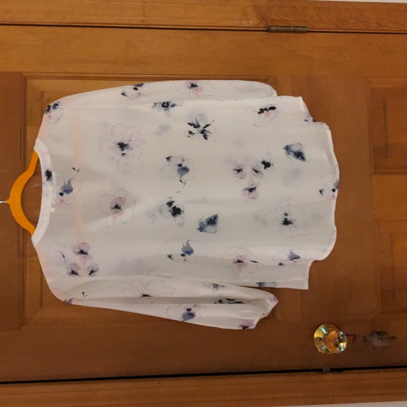 Violet+Claire 3/4 Sleeve V Neck Floral Blouse White Blue Pink Size S - Picture 6 of 8